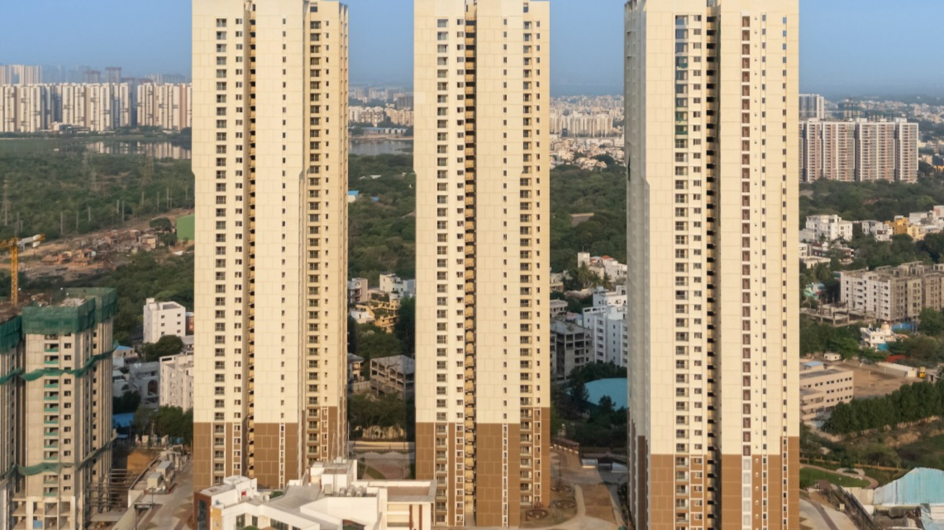 Auro realty Regent